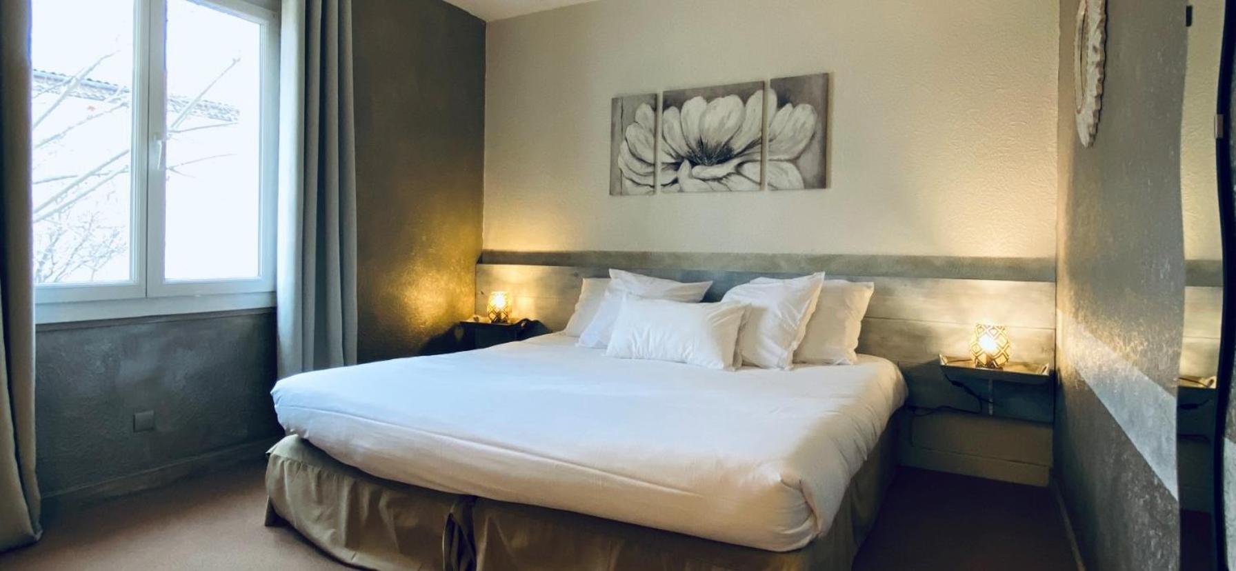 Logis Hotel Medieval, Montelimar Nord Rochemaure Ngoại thất bức ảnh
